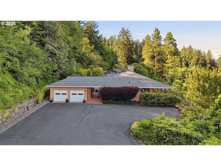 Property Photo:  2109 NW Couch St  WA 98607 