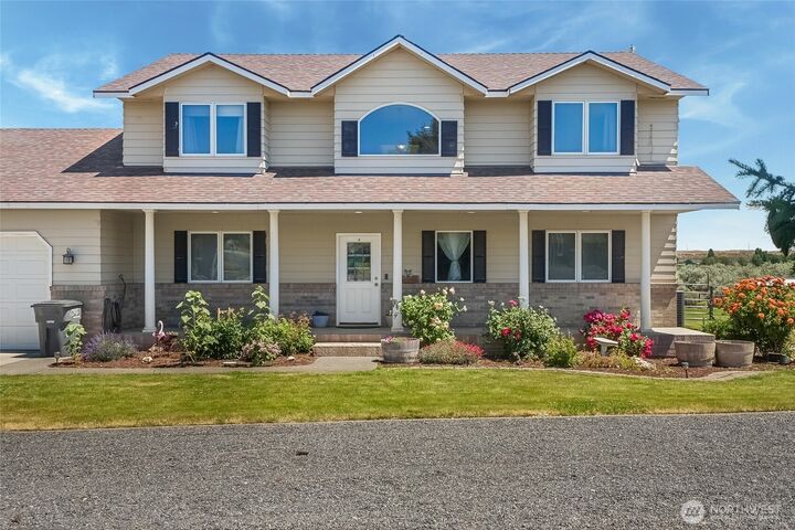 Property Photo: 5621 Road J.4 NE WA 98837