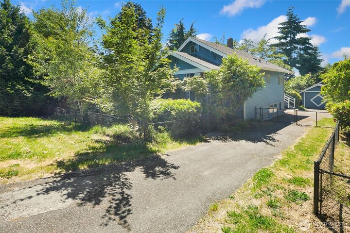 Property Photo: 10045 10th Avenue SW WA 98146