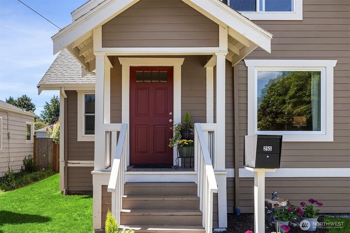 Property Photo:  251  Meadow Avenue N  WA 98057 