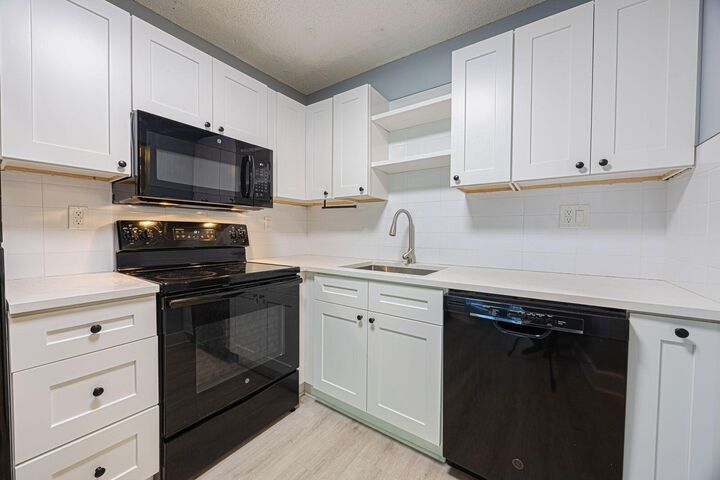 Property Photo: 9440 SW 8th Street 417 FL 33428