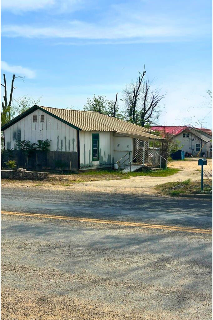 Property Photo:  1606 Tayloe Avenue  TX 76950 