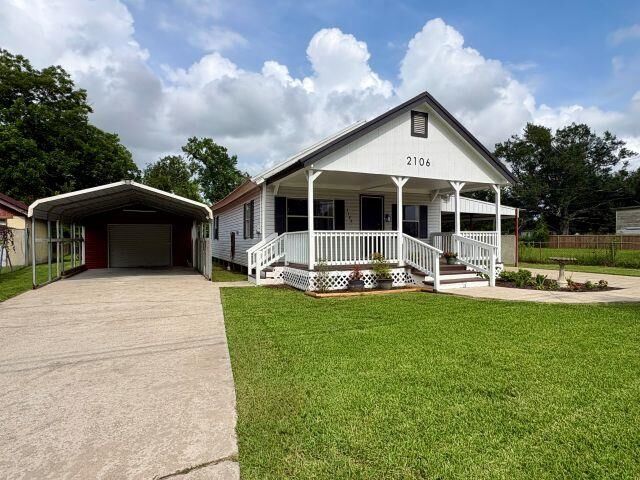Property Photo: 2106 35th St TX 77630