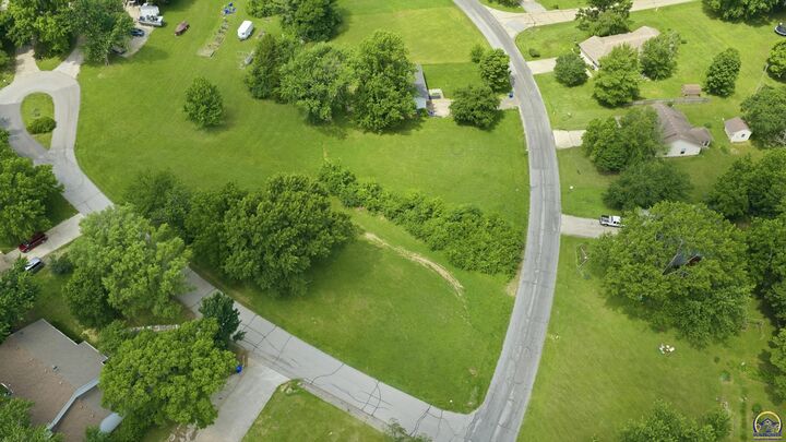 Property Photo:  716/720 Kansa Dr 102 Lakeview Ct  KS 66070 