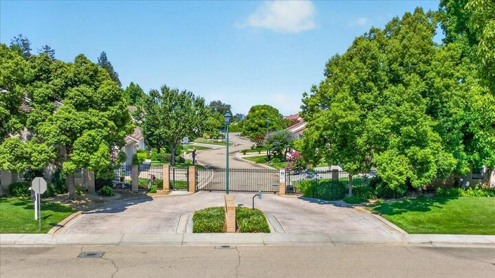 Property Photo: 337 Village Drive CA 93618