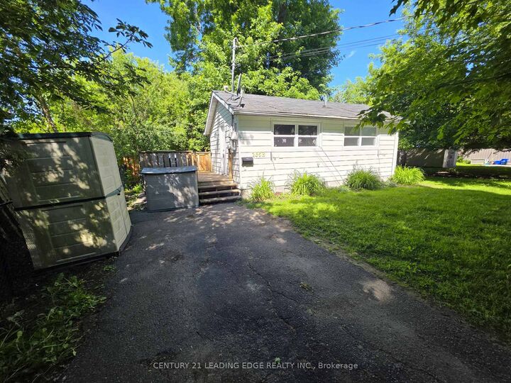 Property Photo:  235 Bayview Avenue B  ON L4P 2T4 