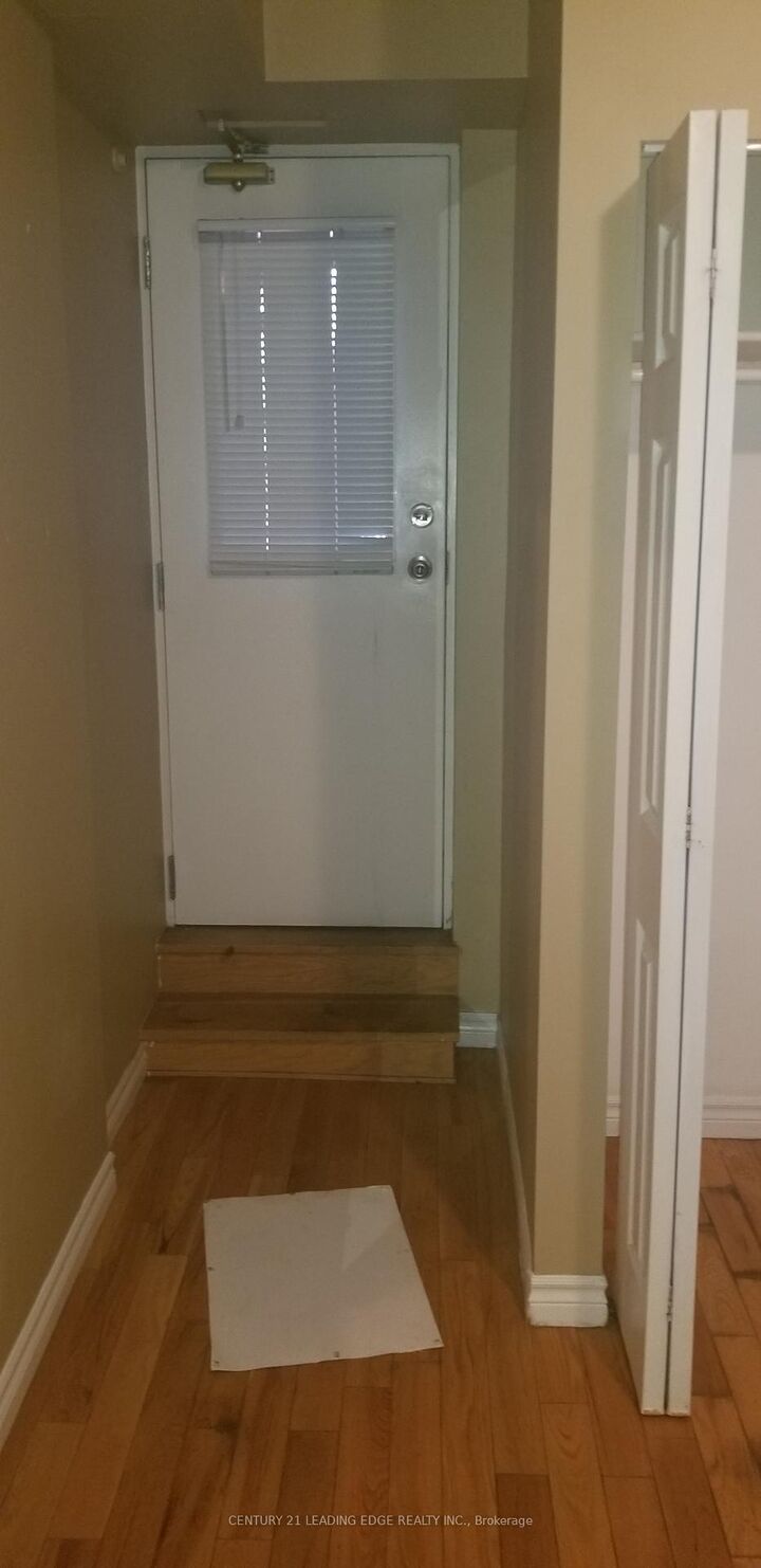 Property Photo:  959 Bloor Street W 1  ON M6H 1L7 