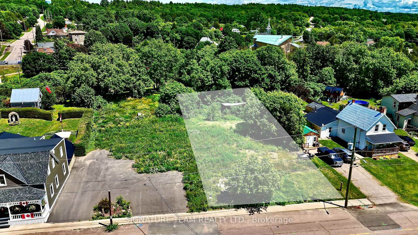 Property Photo:  203 John Street  ON K0J 1T0 