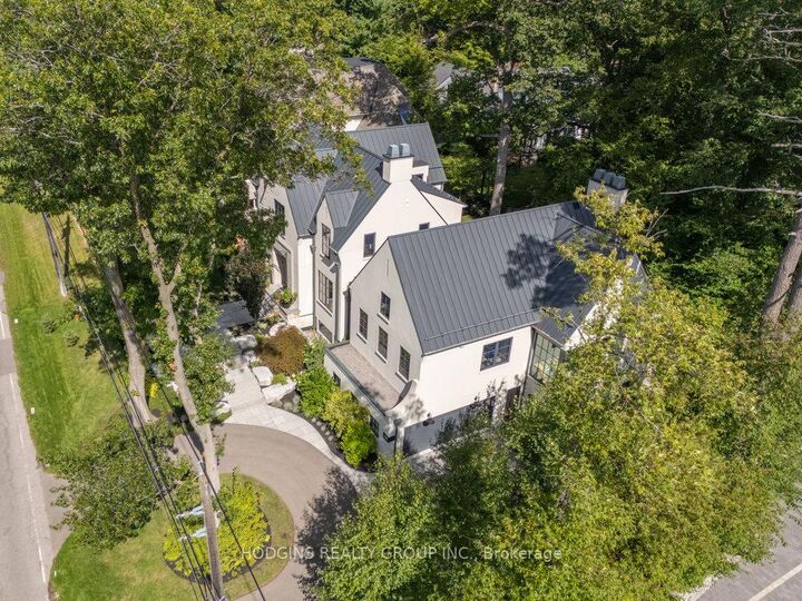 238 Mineola Road W — photo 1