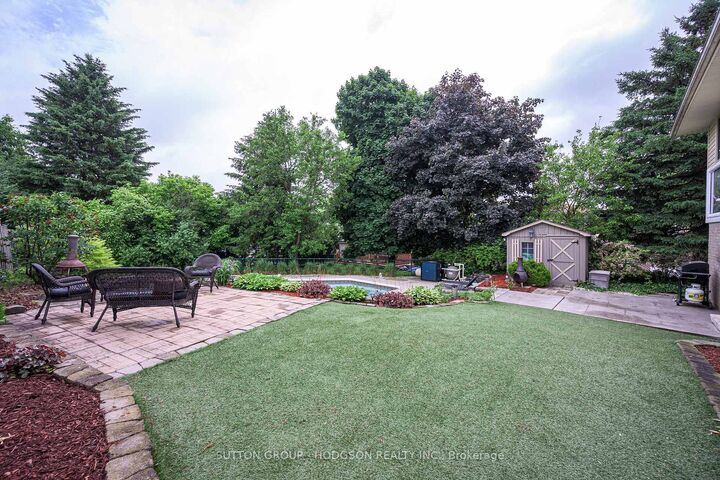Property Photo: 47 Fairlane Crescent ON N6K 3E1
