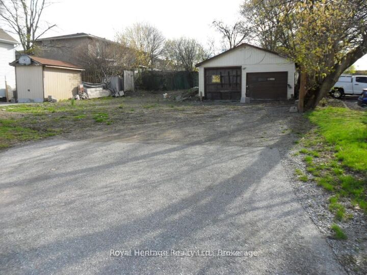 367 Centre Street S — photo 1