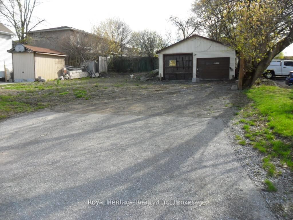 Property Photo: 367 Centre Street S ON L1H 4B6