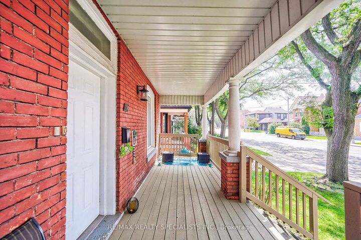 Property Photo: 108 Victoria Avenue N ON L8L 5E5