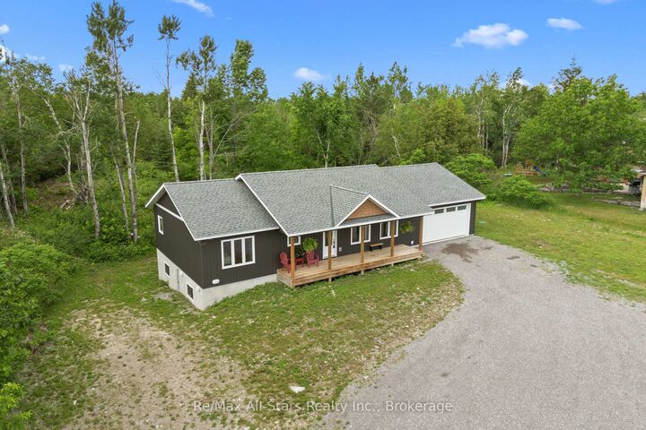 86 Ellwood Crescent — photo 1
