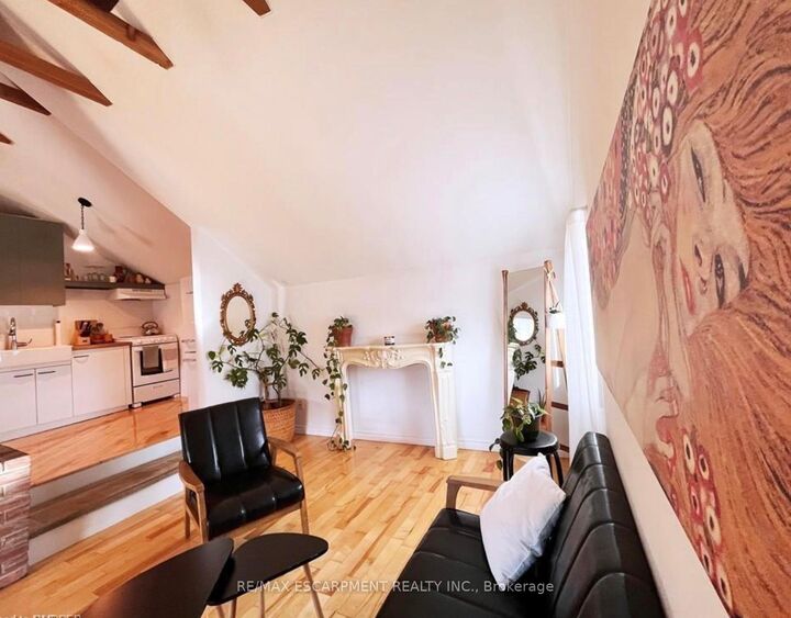 Property Photo:  32 Rodman Street Upper Unit  ON L2R 5E1 