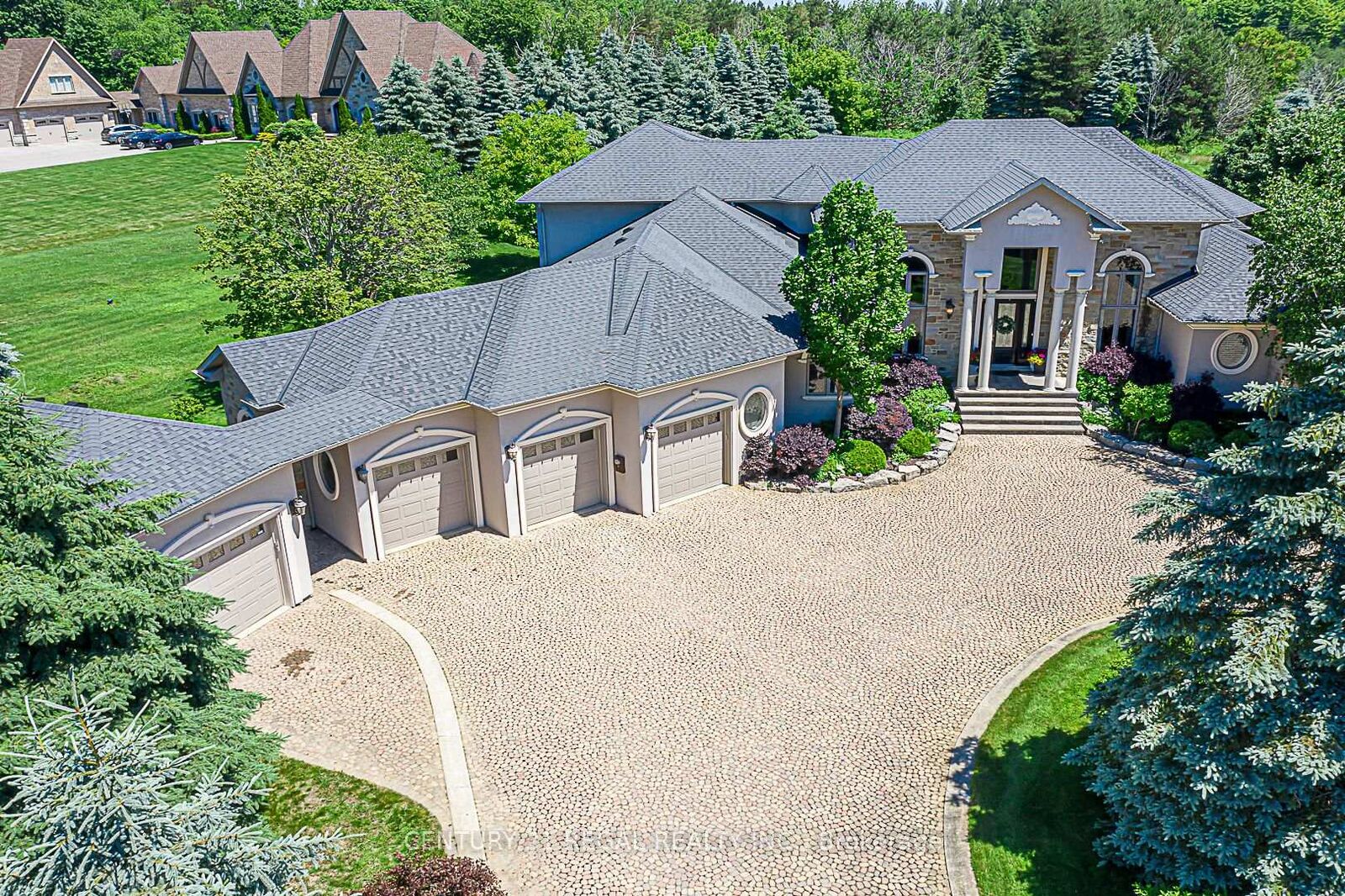 Photo de la propriété:  16 Lake Woods Drive  ON L4A 1P9 