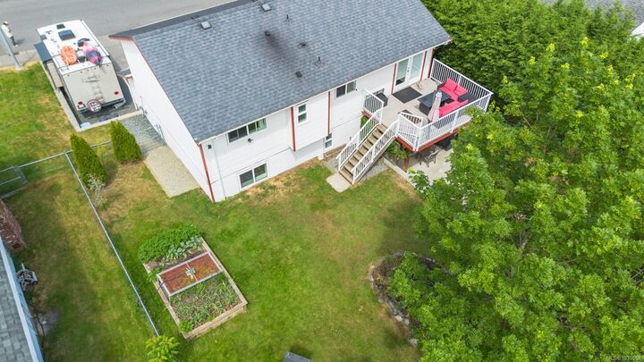 Property Photo: 487 Ninth St BC V9R 6Z3