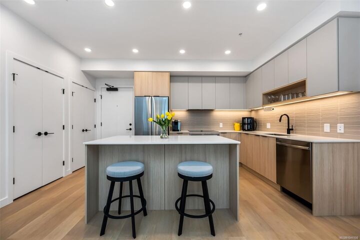 3564A Ryder Hesjedal Way #411 — photo 1