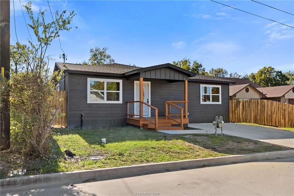 Property Photo:  1121 Lowery Street  TX 77803 