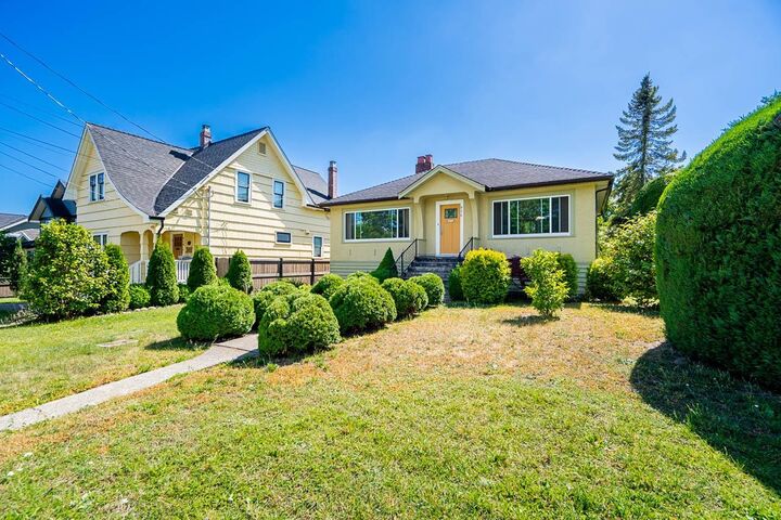 Property Photo: 916 Thirteenth Street BC V3M 4N1