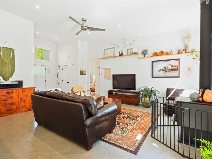 Property Photo: 1304 Oles Place BC V0N 2W2