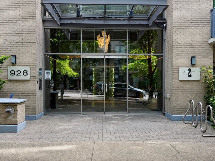Property Photo:  928 Richards Street 1702  BC V6B 6P6 