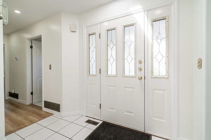 Property Photo: 16158 16A Avenue BC V4A 9J9