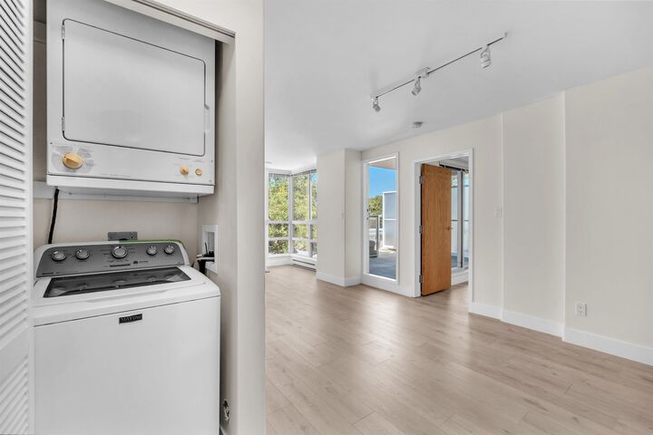 Property Photo: 1818 W 6th Avenue 403 BC V6J 1R6