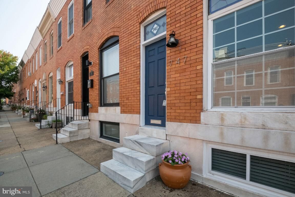 Property Photo:  747 S Curley Street  MD 21224 
