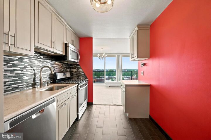 Property Photo: 3900 Ford Road 00 15R PA 19131