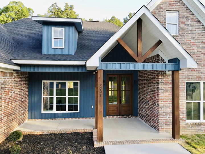 Property Photo:  2004 Holloway Street  AR 72110 