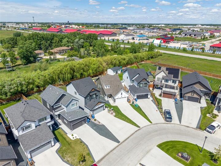Property Photo:  95 Big Bluestem Road  MB R2C 5S8 