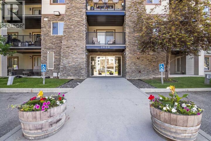 Property Photo:  8 Bridlecrest Drive Southwest  AB T2Y 0H7 