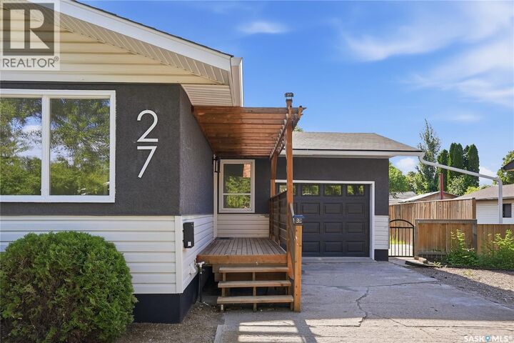 Property Photo:  27 Walker Crescent  SK S7L 4H7 