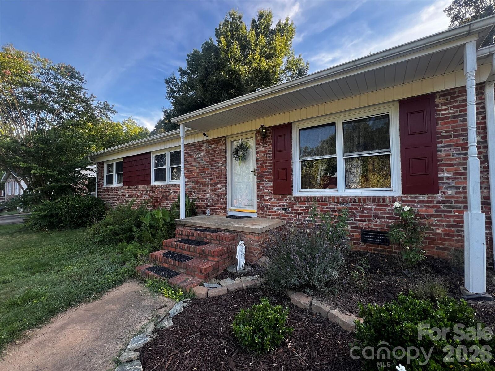 Property Photo:  203 Kenwood Drive  NC 28150 