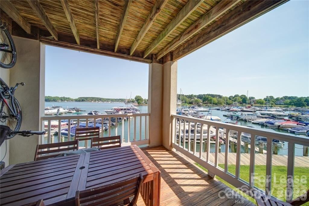 Property Photo: 18637 Vineyard Point Lane NC 28031