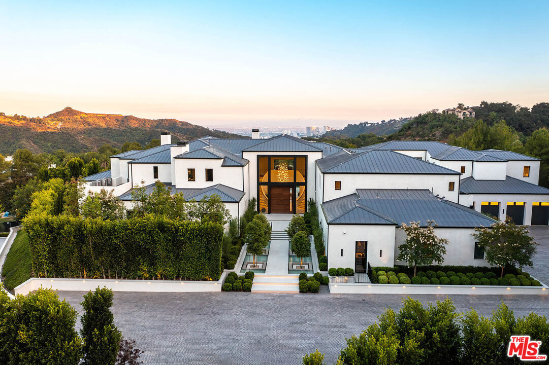 Property Photo:  73 Beverly Park Ln  CA 90210 