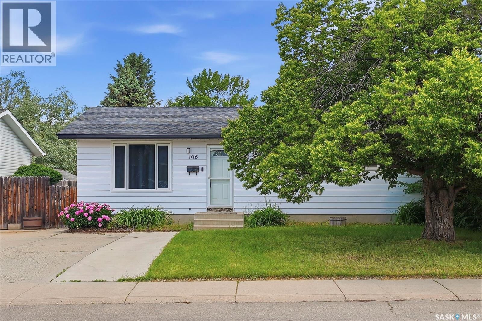 Property Photo: 106 Sclandens Place SK S7M 4C4