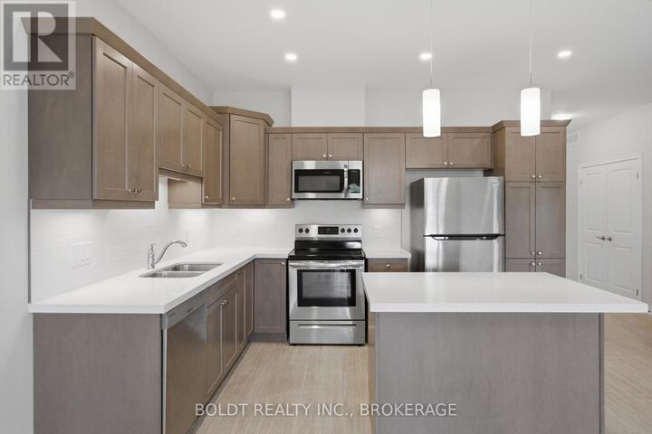 Property Photo:  7138 Parsa Street 6  ON L2H 3W1 