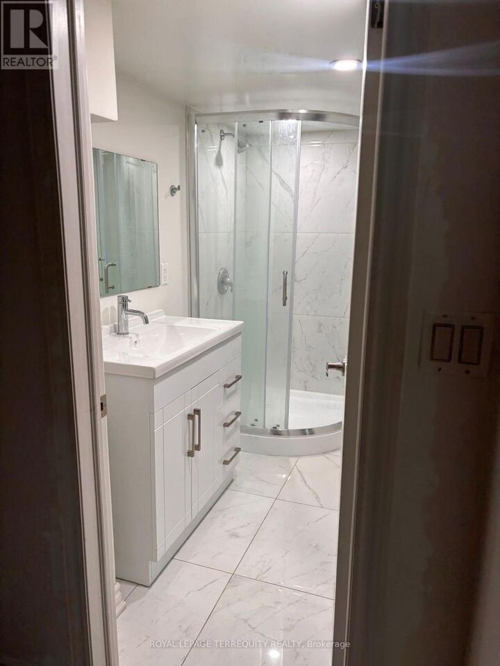 Property Photo:  4 Bachelor Street  ON L7A 5B1 