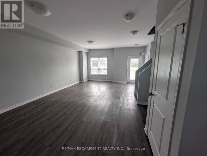 Property Photo:  82 St George Street  ON L3C 5N1 