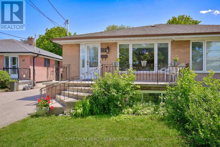 Property Photo:  37 Newlin Crescent  ON M3L 1X5 