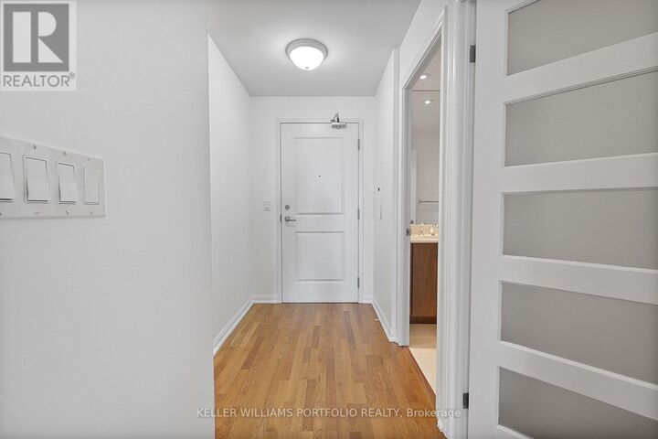 Property Photo:  21 Grand Magazine Street 1302  ON M5V 1B5 