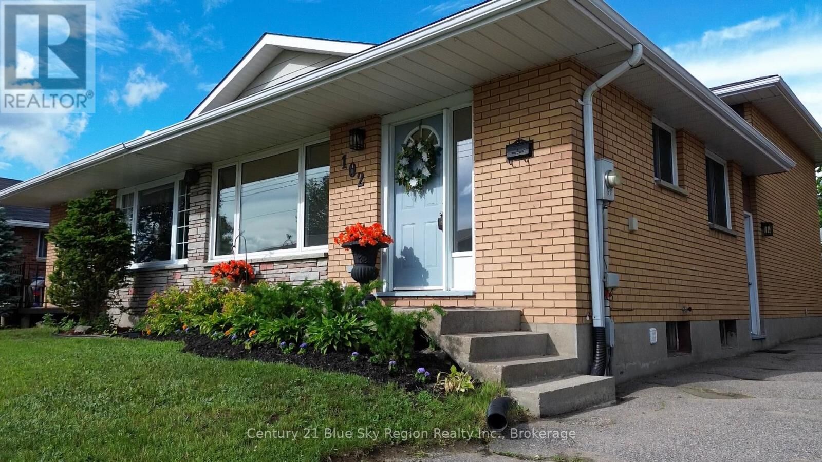 Property Photo: 102 Lee Avenue ON P1A 2J9