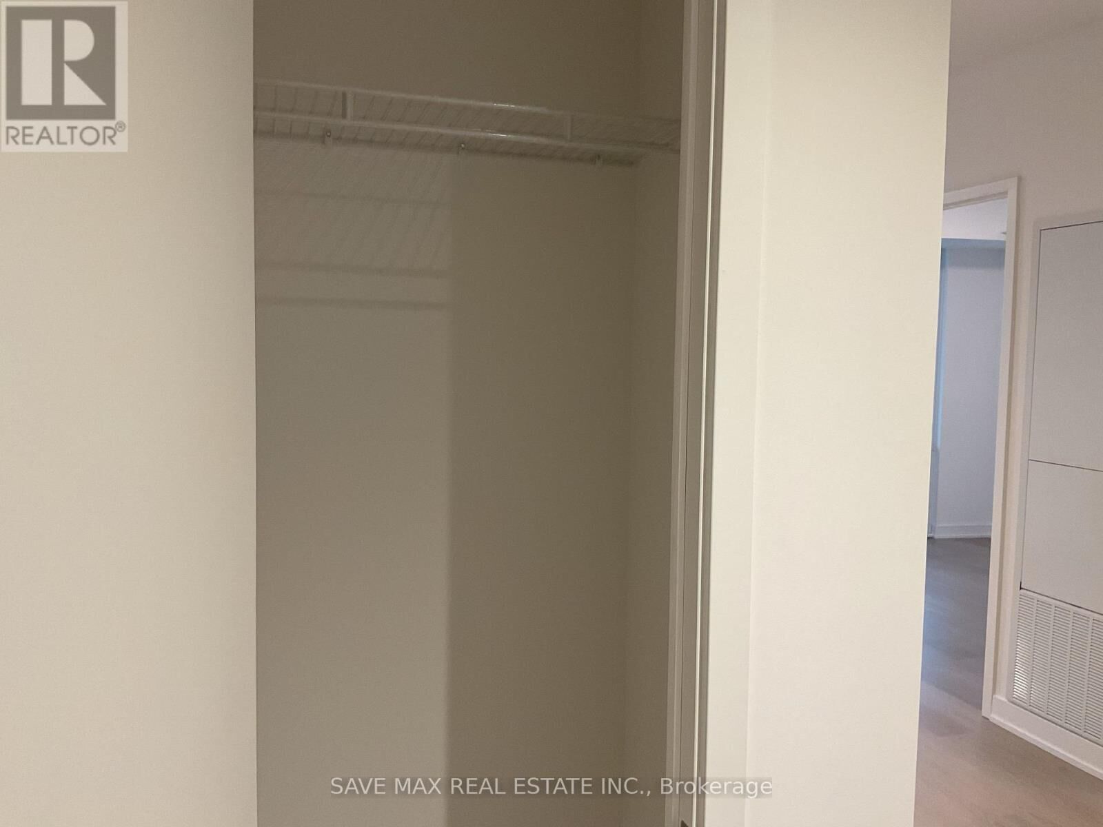 Property Photo: 448 Burnhamthorpe Road West 1312 ON L5B 0R4