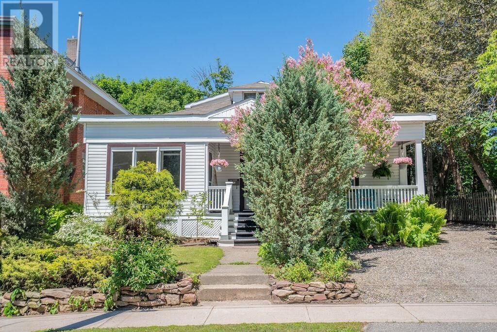 Property Photo: 185 Woodward Ave ON P6A 3T6