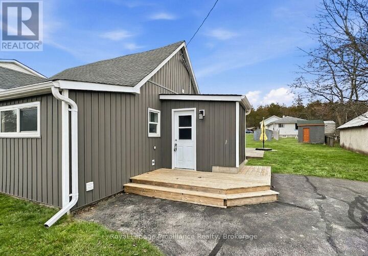 Property Photo:  91 Lywood Street  ON K8N 0N6 