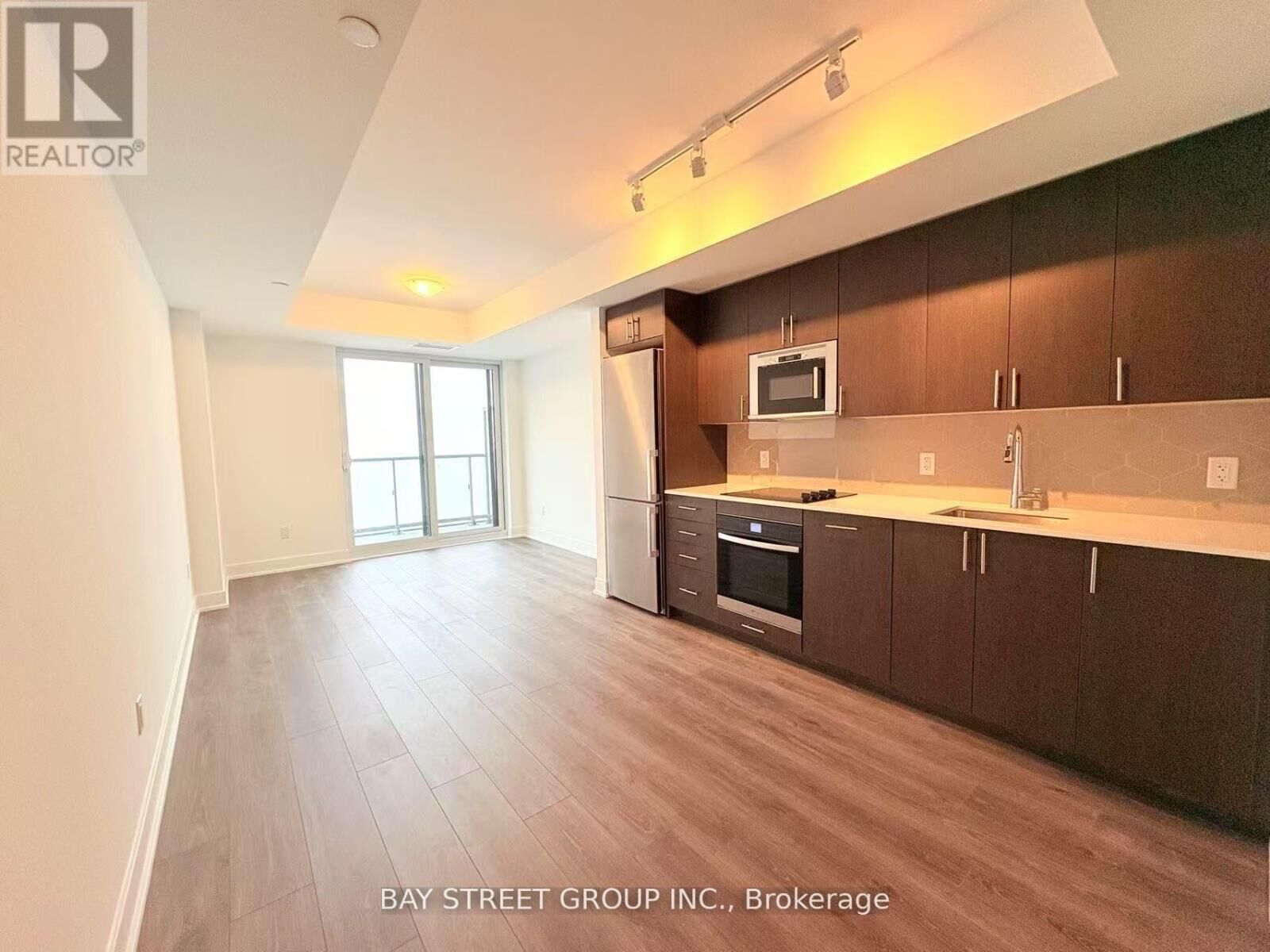 Property Photo:  2545 Simcoe Street East 1720  ON L1H 7K4 