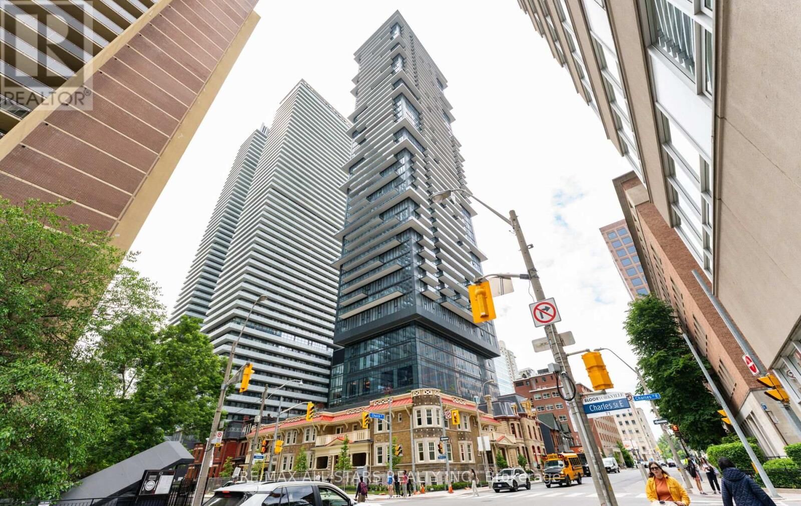 Property Photo: 634 Church Street 4006 ON M4Y 2G3