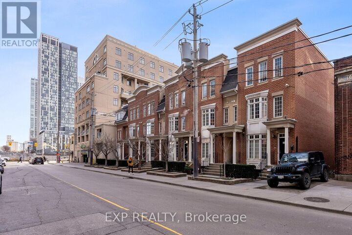Property Photo:  12 Portland Street Th B  ON M5V 3N6 